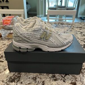 New balance women’s white with grey and moss green accents.